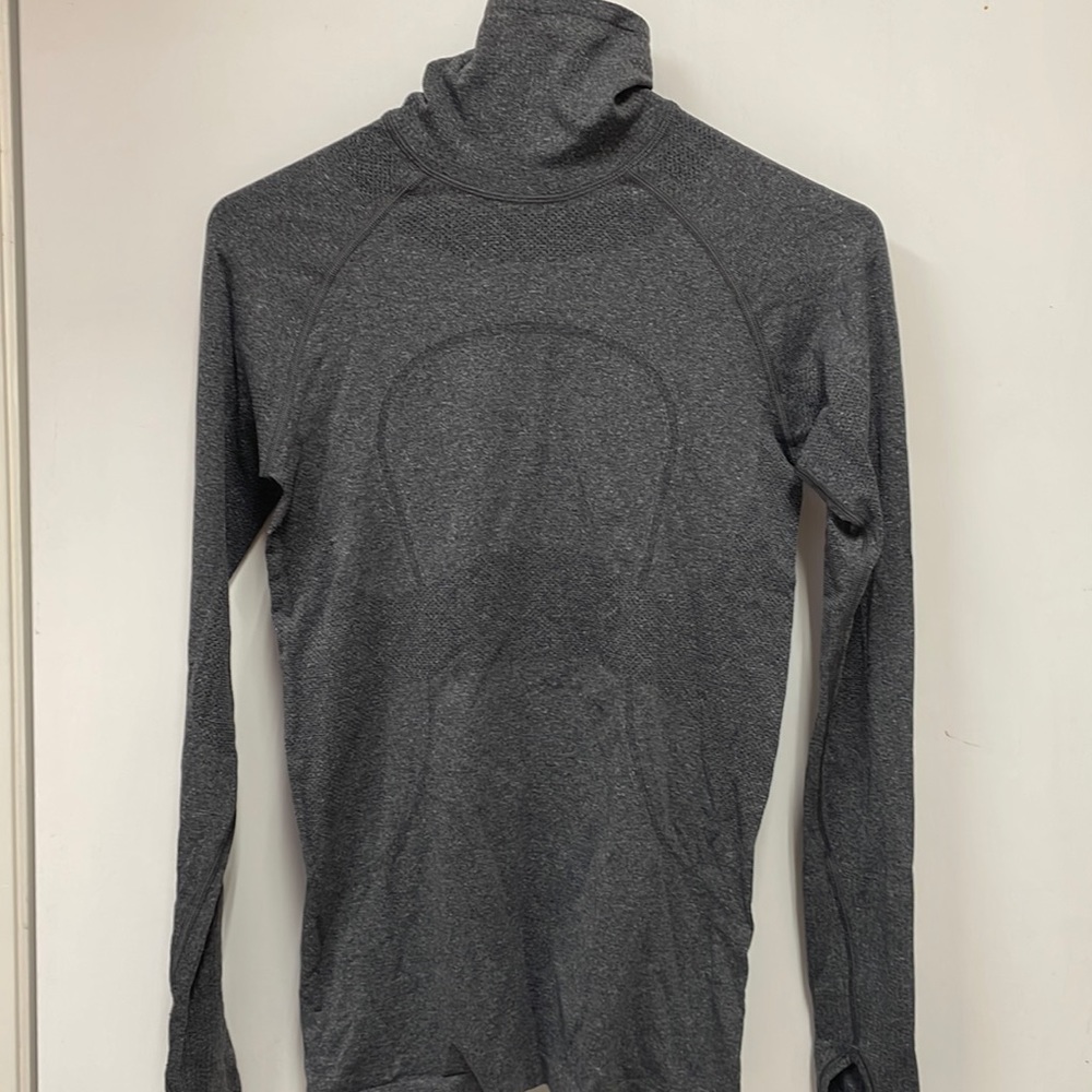Lululemon long sleeve activewear grey size small